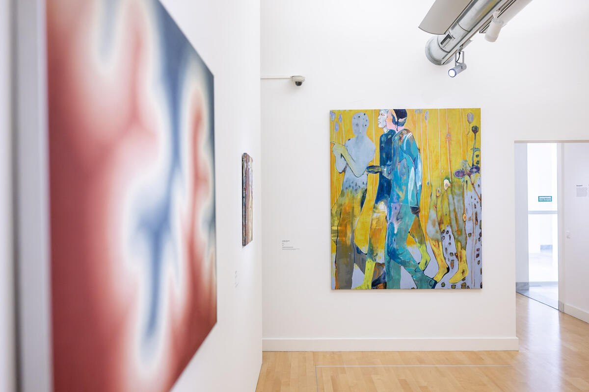 Zaalfoto met 3 schilderkunstwerken