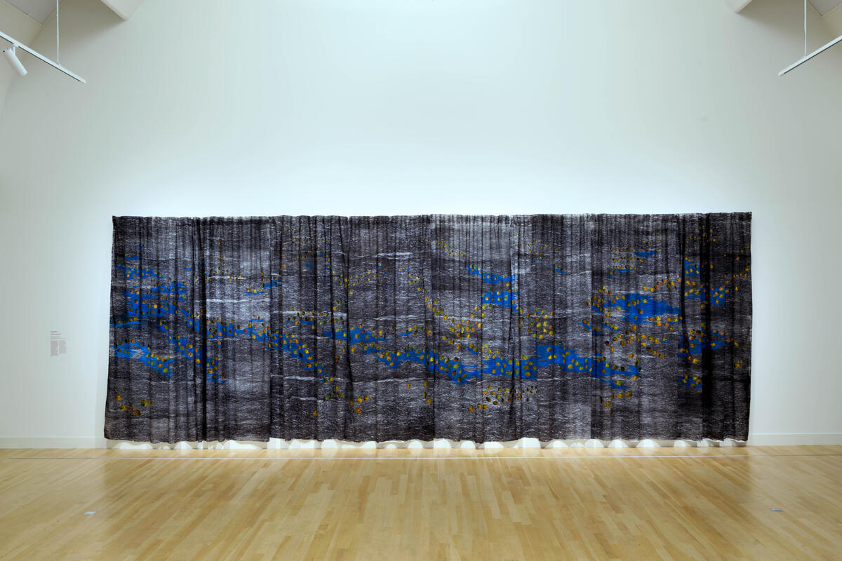Een textielkunstwerk van Taiye Idahor