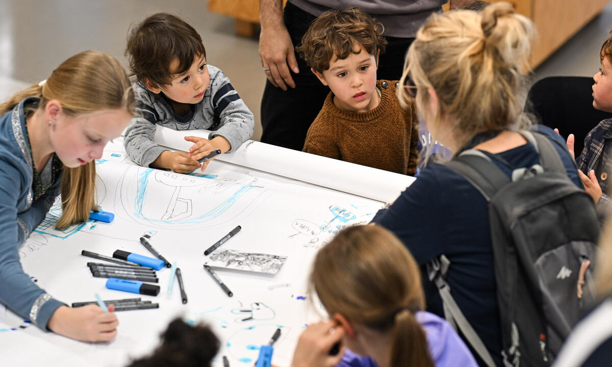 Kinderen die aan het tekenen zijn