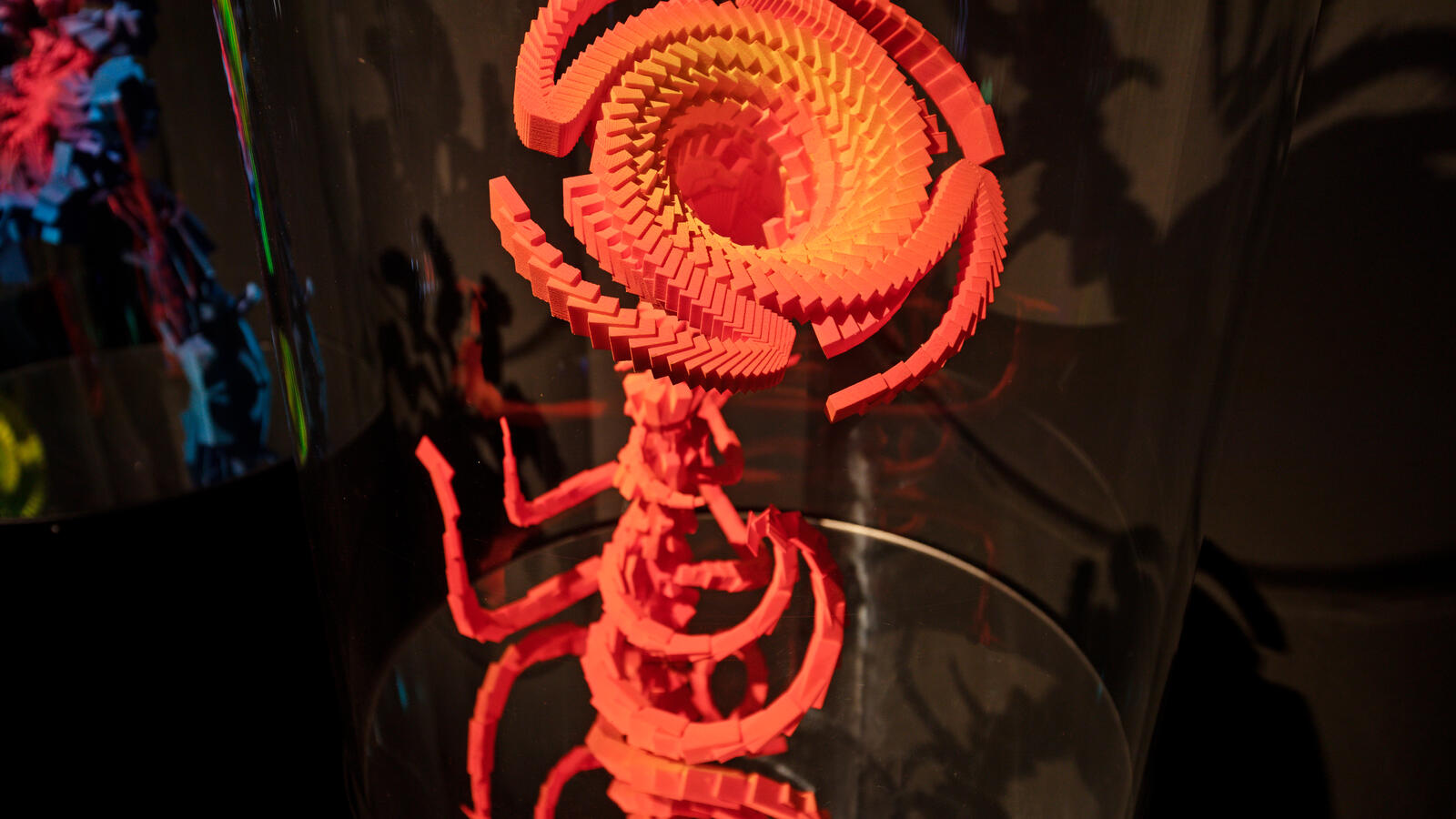 Een abstracte, oranje 3d bloem