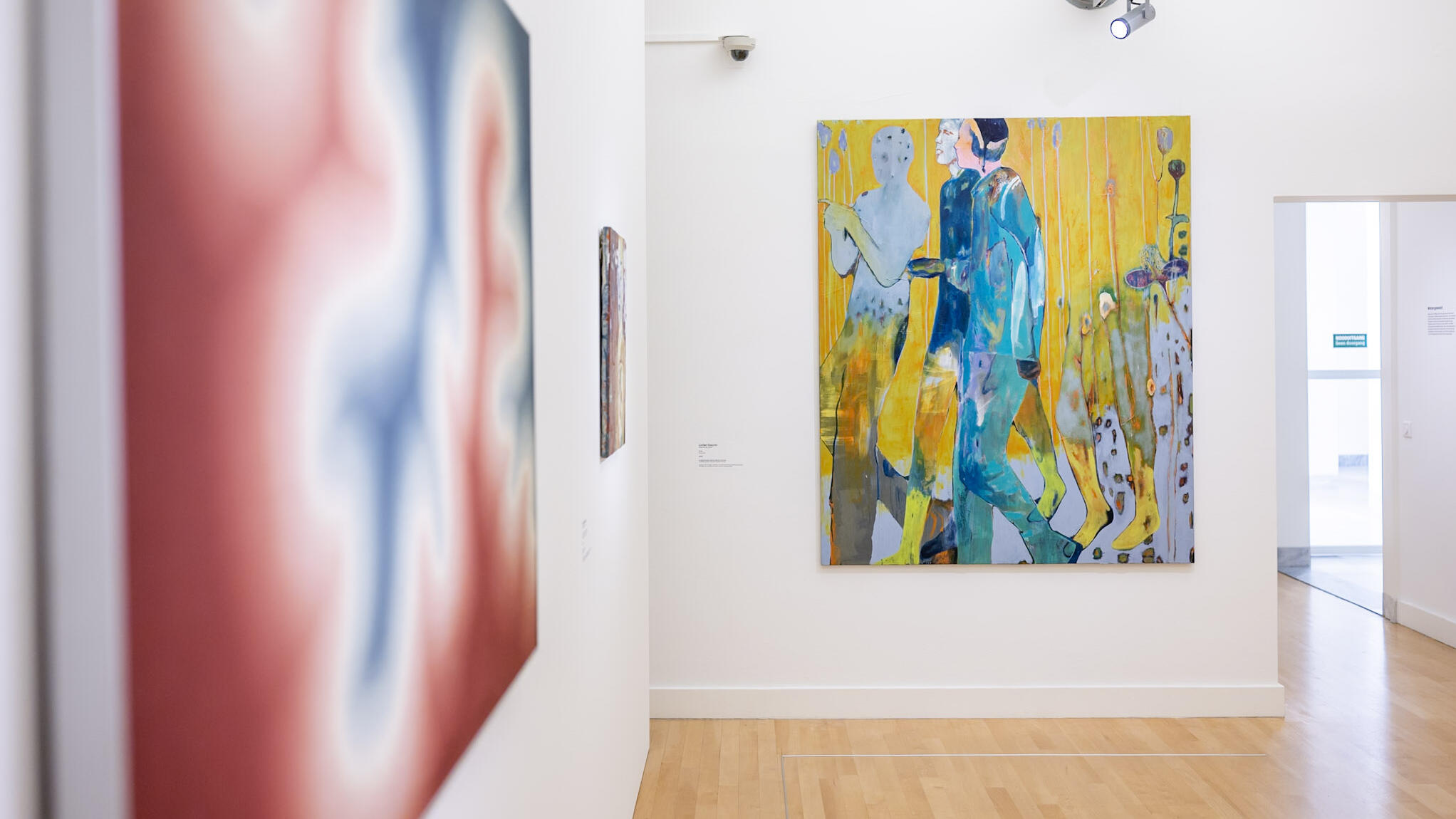 Zaalfoto met 3 schilderkunstwerken